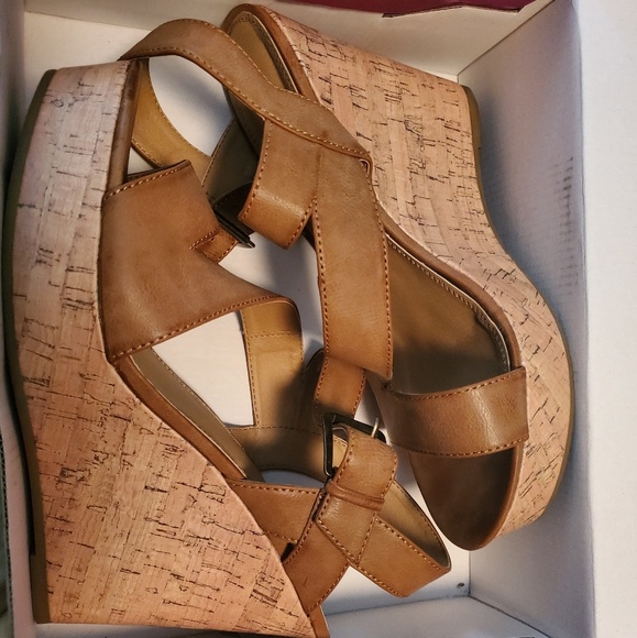 Rampage 4" Wedge Heels - Picture 3 of 7